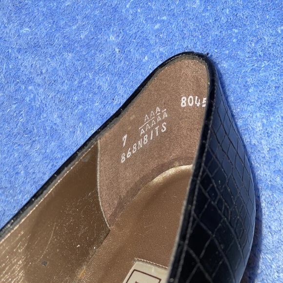 NWT NATURALIZER Women’s Angie Black Dress Shoes. 2” heel. - Picture 4 of 14